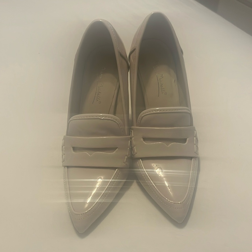 New Anne Michelle Size 6 Patent Pumps